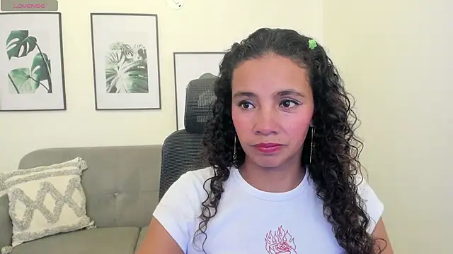 leslyflorez online show from February 2025 09:05:02 PM