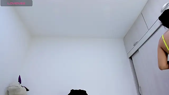 Amelia Debora Antonella online show from April 2026 04:21:01 PM