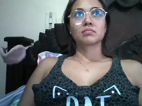 trianabell online show from January 2025 10:05:01 PM