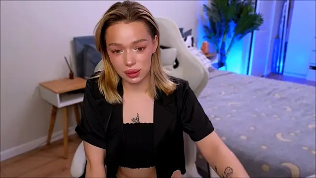 Snapshot of Lily_Yin chatting on December 2025 05:24:01 AM Lily Yin online show from December 2025 05:24:01 AM