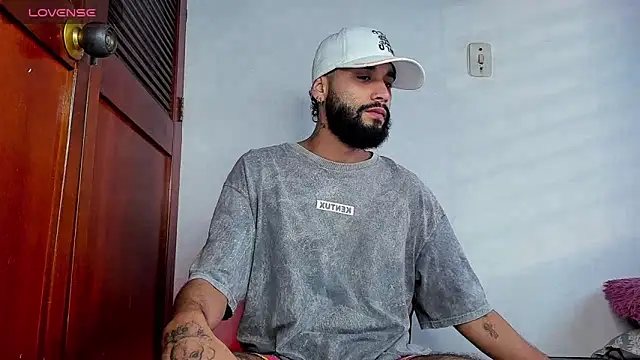 Snapshot of estiben_05 chatting on January 2025 10:06:02 PM estiben 05 online show from January 2025 10:06:02 PM