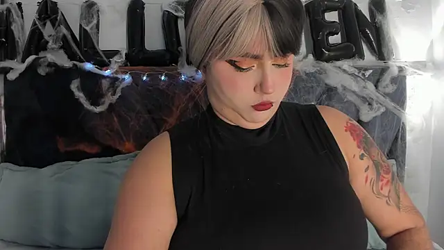 Snapshot of Karmilla_Rosse chatting on October 2025 10:27:02 AM Karmilla Rosse online show from October 2025 10:27:02 AM