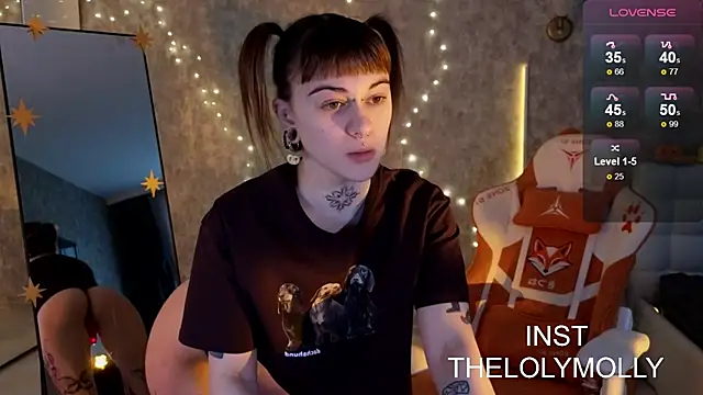 Snapshot of LolyMolli chatting on November 2025 10:58:02 AM LolyMolli online show from November 2025 10:58:02 AM