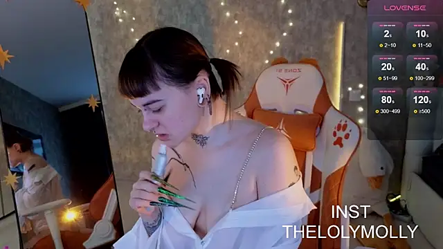 Snapshot of LolyMolli chatting on November 2025 10:04:01 AM LolyMolli online show from November 2025 10:04:01 AM