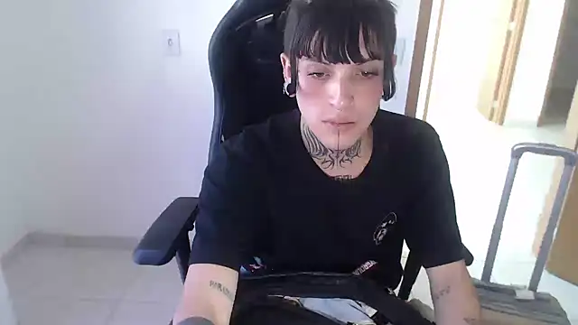 Snapshot of charlotbelucci_ chatting on October 2025 05:52:02 PM charlotbelucci online show from October 2025 05:52:02 PM