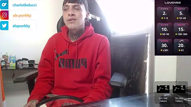 Snapshot of charlotbelucci_ chatting on October 2025 08:40:02 PM charlotbelucci online show from October 2025 08:40:02 PM