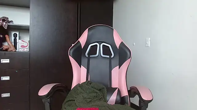 Snapshot of charlotbelucci_ chatting on November 2025 12:26:01 PM charlotbelucci online show from November 2025 12:26:01 PM