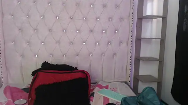 Snapshot of Abril_Squirt chatting on November 2025 04:45:02 PM Abril Squirt online show from November 2025 04:45:02 PM