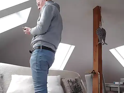 Snapshot of maxmueller321 chatting on February 2026 09:08:01 AM maxmueller321 online show from February 2026 09:08:01 AM