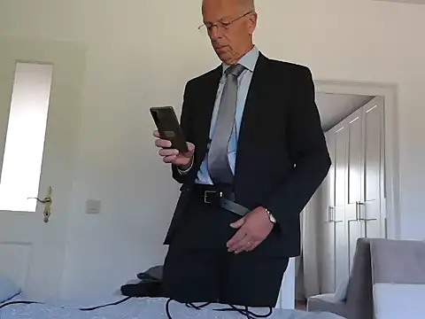 maxmueller321 online show from June 2026 08:24:01 AM
