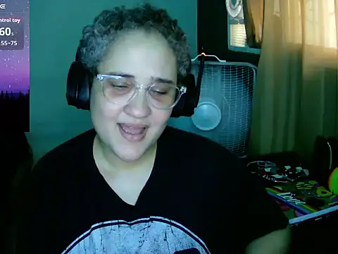 Snapshot of lolalicious_758 chatting on October 2025 06:05:02 PM lolalicious 758 online show from October 2025 06:05:02 PM