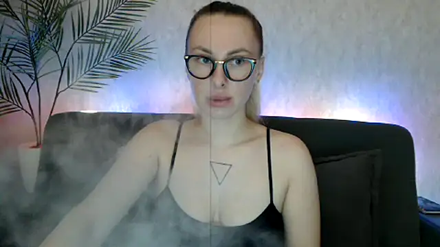 Snapshot of _Leslyy_Solo_1 chatting on October 2025 05:43:01 PM Leslyy Solo 1 online show from October 2025 05:43:01 PM
