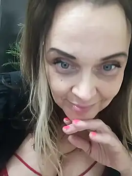 hugebobbs online show from February 2026 07:32:02 AM