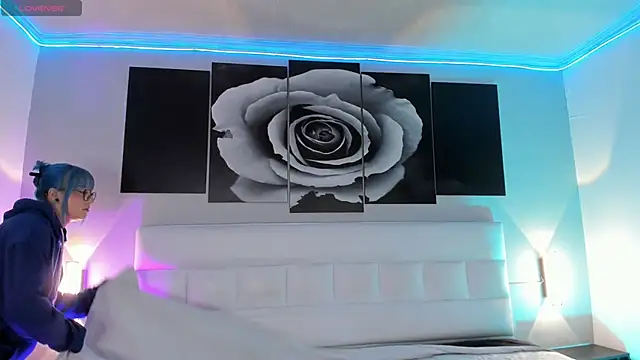 sofi bakerr online show from September 2025 11:55:01 AM