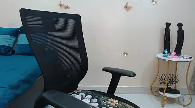 Snapshot of Inviting_Aanya chatting on March 2025 12:45:01 PM Inviting Aanya online show from March 2025 12:45:01 PM