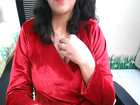 Snapshot of Inviting_Aanya chatting on November 2025 05:45:02 PM Inviting Aanya online show from November 2025 05:45:02 PM