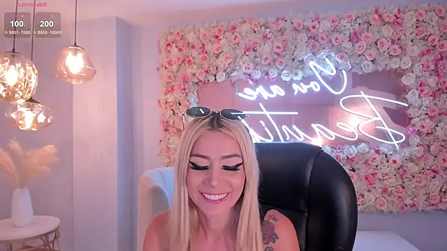 Snapshot of HannaConnor_ chatting on January 2025 02:44:02 AM HannaConnor online show from January 2025 02:44:02 AM