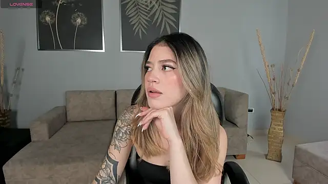 ViolettHansson online show from October 2025 06:08:02 PM