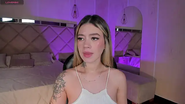 ViolettHansson online show from January 2026 07:08:02 PM