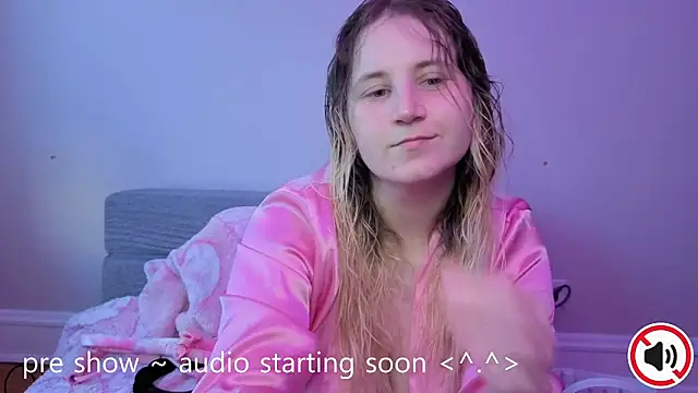 Snapshot of Glitch_Witch chatting on May 2026 11:10:01 PM Glitch Witch online show from May 2026 11:10:01 PM