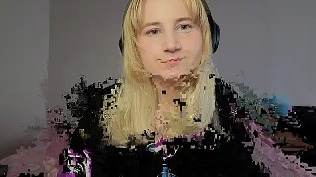 Snapshot of Glitch_Witch chatting on June 2026 10:21:02 PM Glitch Witch online show from June 2026 10:21:02 PM