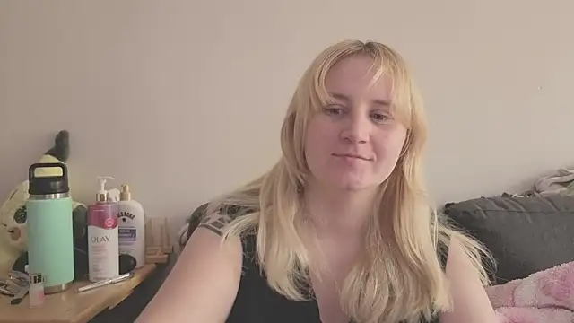 Snapshot of Glitch_Witch chatting on July 2026 02:01:02 PM Glitch Witch online show from July 2026 02:01:02 PM