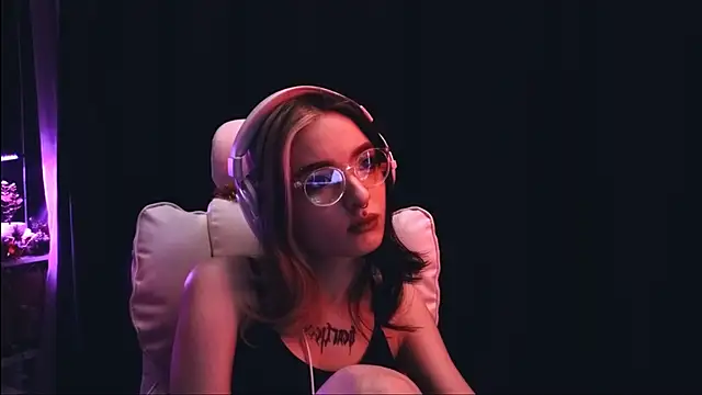 Avi Nile online show from December 2024 11:10:02 PM