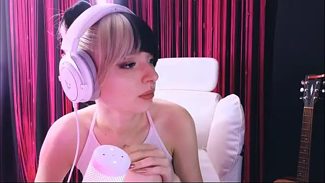 Avi Nile online show from February 2026 04:44:01 AM