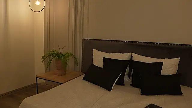 IrisBaker online show from February 2026 10:13:01 PM