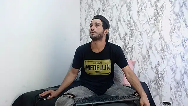 Moon and aaron online show from February 2026 03:40:01 AM