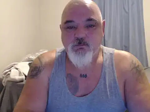 Newfiesausage1972 online show from January 2025 12:35:01 PM