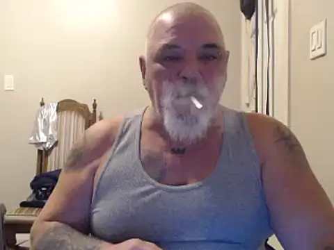 Newfiesausage1972 online show from January 2025 03:19:01 PM