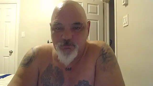 Newfiesausage1972 online show from March 2025 11:36:02 PM