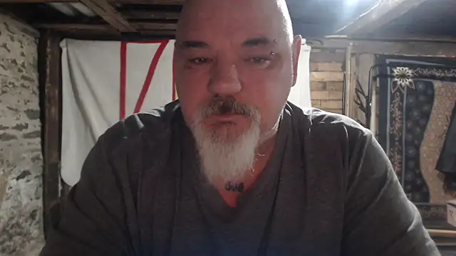 Newfiesausage1972 online show from January 2026 09:01:02 AM