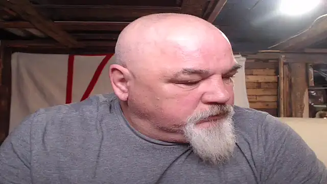 Newfiesausage1972 online show from February 2026 03:19:02 PM