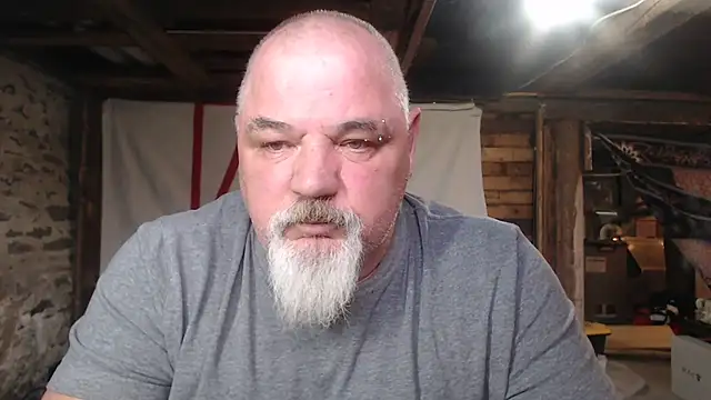 Newfiesausage1972 online show from March 2026 09:53:01 PM