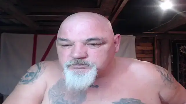 Newfiesausage1972 online show from March 2026 12:22:01 PM