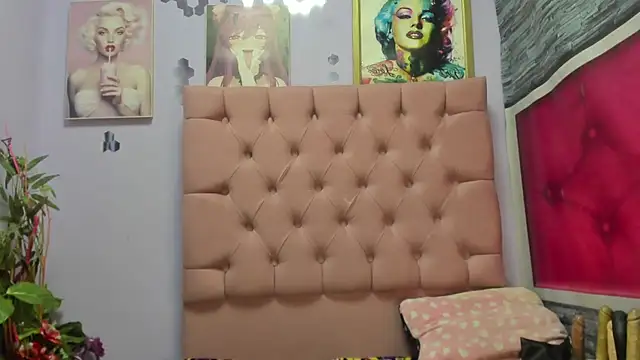 Snapshot of Yaumiko chatting on November 2025 12:48:02 PM Yaumiko online show from November 2025 12:48:02 PM