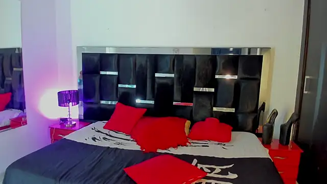 Loremhotsex online show from September 2025 08:01:01 PM