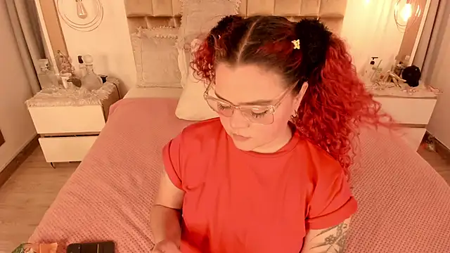 Twwiiggy online show from February 2025 08:10:01 PM