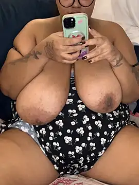 Snapshot of SweetLizzyBBW chatting on July 2026 02:59:02 AM SweetLizzyBBW online show from July 2026 02:59:02 AM