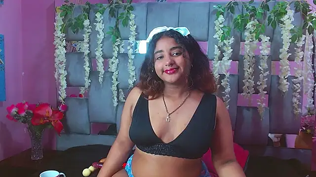 Sofia Hernandez  online show from December 2024 12:35:01 PM