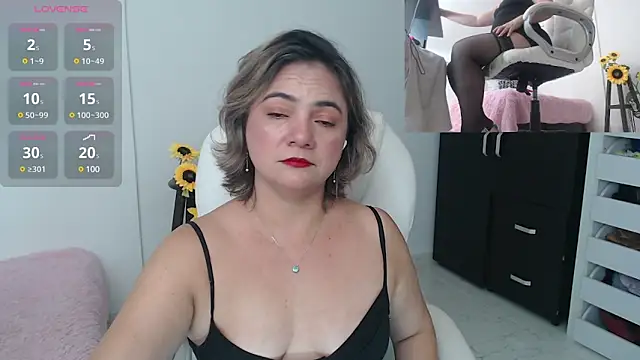Snapshot of ana_milf chatting on December 2024 02:52:01 AM ana milf online show from December 2024 02:52:01 AM