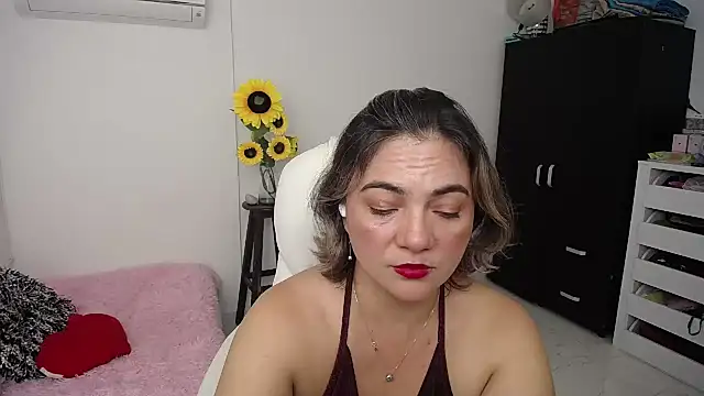 Snapshot of ana_milf chatting on December 2024 01:37:02 AM ana milf online show from December 2024 01:37:02 AM