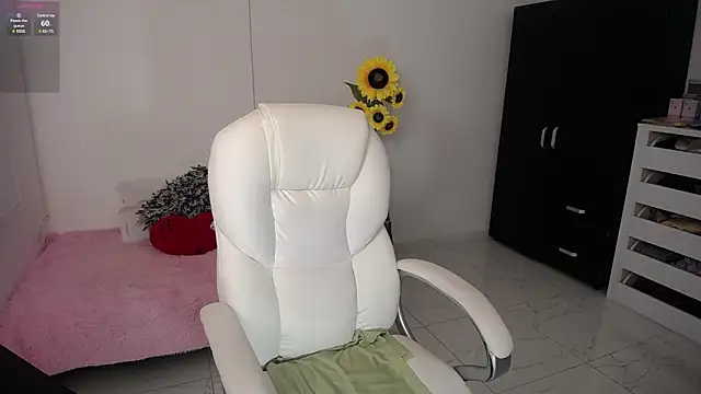 Snapshot of ana_milf chatting on December 2024 10:31:01 PM ana milf online show from December 2024 10:31:01 PM