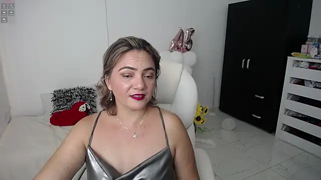 Snapshot of ana_milf chatting on February 2025 10:06:02 PM ana milf online show from February 2025 10:06:02 PM