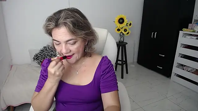 Snapshot of ana_milf chatting on February 2025 11:44:02 AM ana milf online show from February 2025 11:44:02 AM