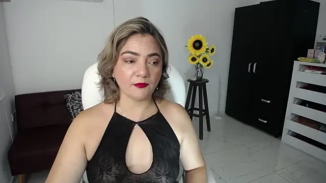 Snapshot of ana_milf chatting on February 2025 11:25:02 AM ana milf online show from February 2025 11:25:02 AM