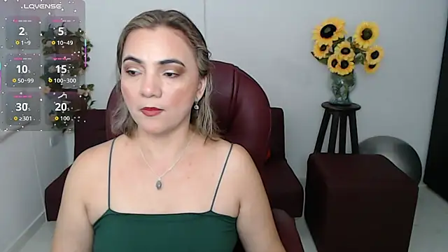 Snapshot of ana_milf chatting on April 2026 01:15:01 PM ana milf online show from April 2026 01:15:01 PM