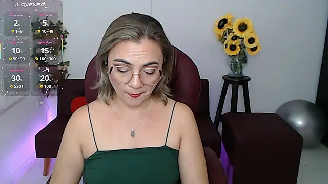 Snapshot of ana_milf chatting on May 2026 04:04:02 PM ana milf online show from May 2026 04:04:02 PM